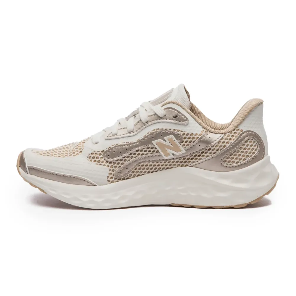Tênis New Balance perfil lateral esquerdo mostrando cabedal em mesh, logo 'N' e entressola Fresh Foam